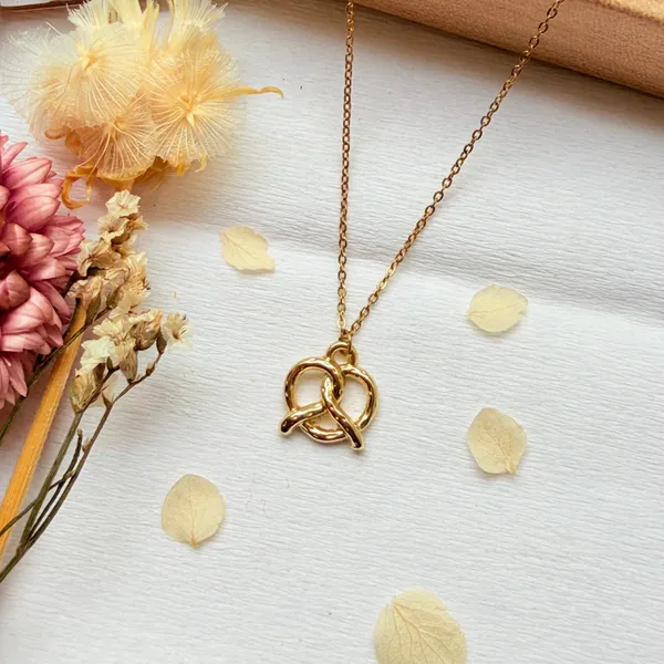 Gold_Infinity_Look_Anti_Tarnish_Heart_Locket